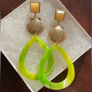 NWT ♦️ Shell Summer Earrings